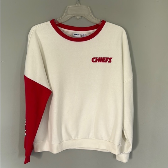 Vintage STARTER Chiefs Sweatshirt Size Medium - Picture 1 of 12